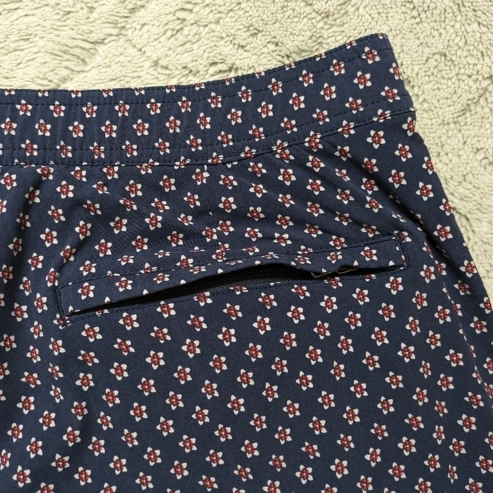 J. Crew Pool Shorts Mens 38 Navy Blue Floral Eco Mesh Lining Zip Back Pocket